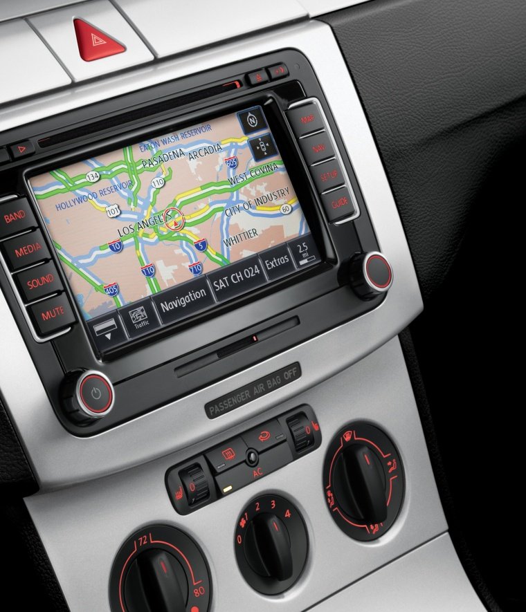 2010 Volkswagen Passat Navigation Screen Picture