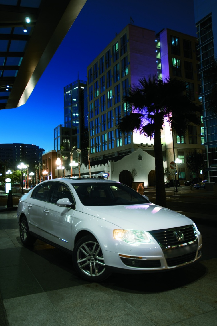 2010 Volkswagen Passat Sedan 2.0T Picture