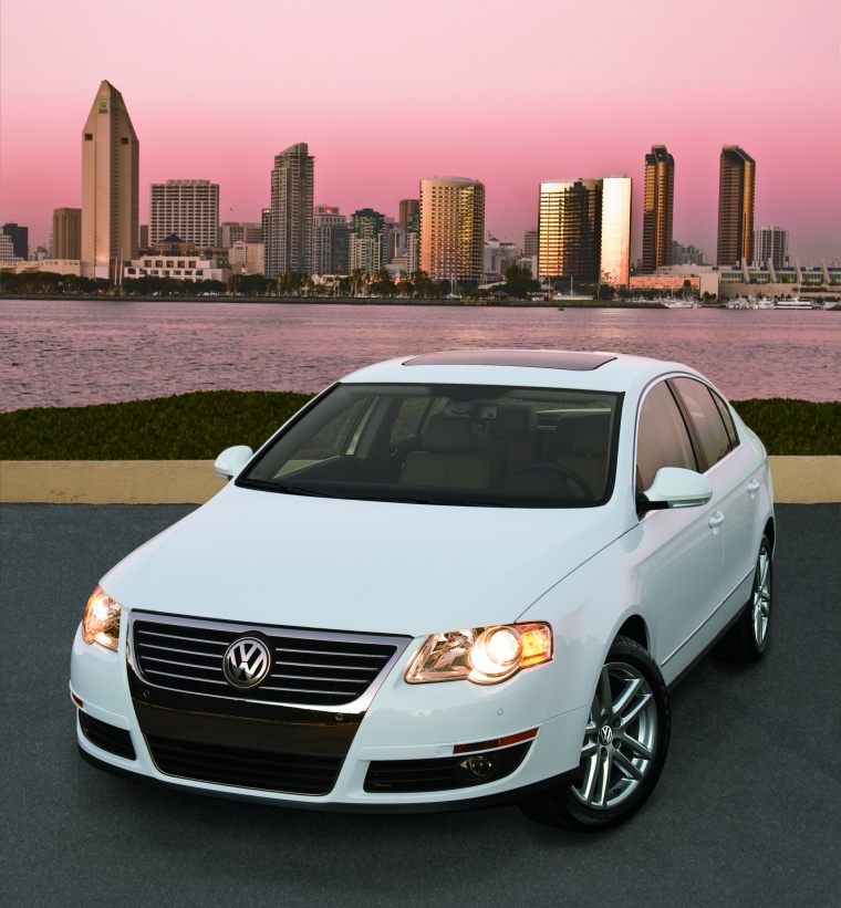 2010 Volkswagen Passat Sedan 2.0T Picture