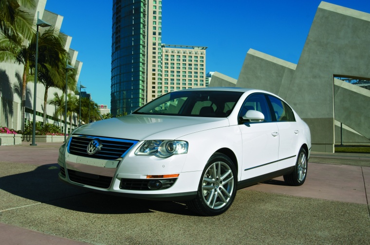 2010 Volkswagen Passat Sedan 2.0T Picture