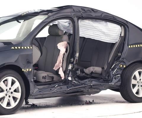 2010 Volkswagen Passat Sedan IIHS Side Impact Crash Test Picture