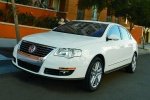 Picture of 2010 Volkswagen Passat Sedan 2.0T in Candy White