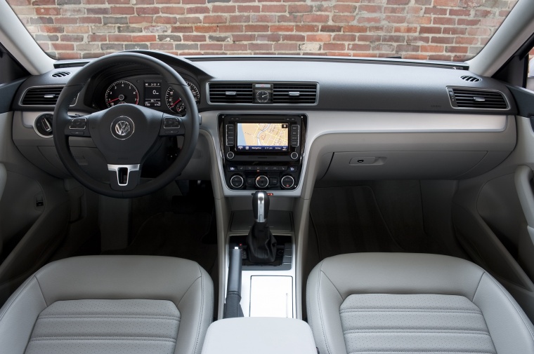 2012 Volkswagen Passat Sedan Cockpit Picture