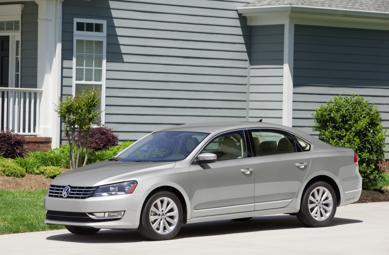 2012 Volkswagen Passat Sedan 2.5 SEL Picture