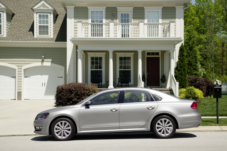 2012 Volkswagen Passat Sedan 2.5 SEL Picture