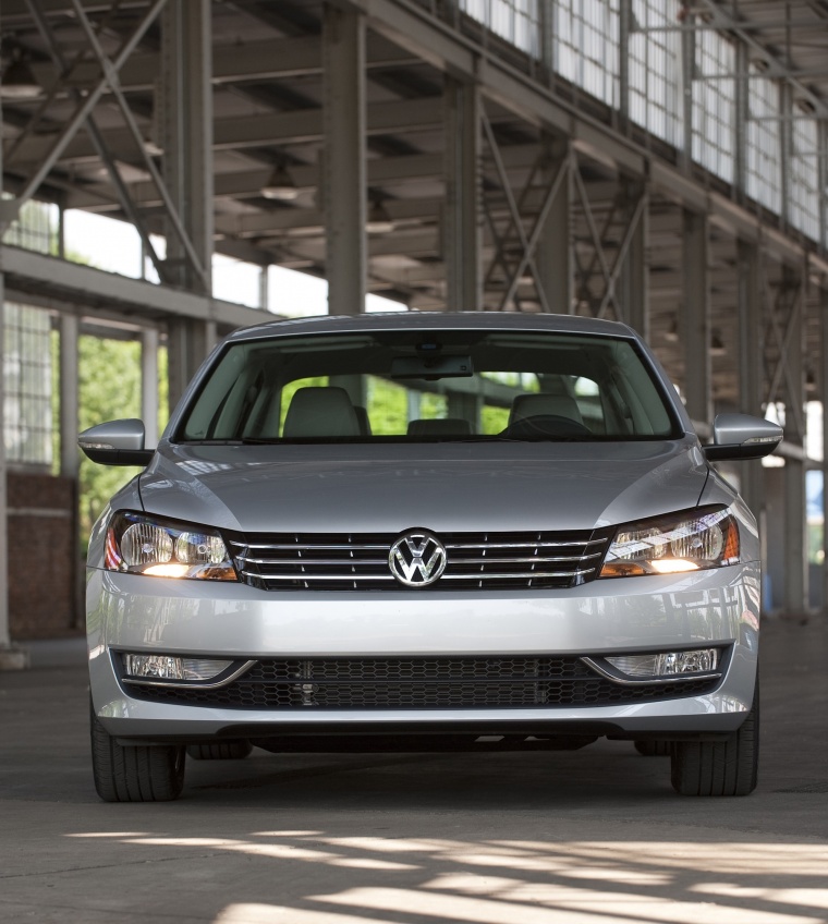 2013 Volkswagen Passat Sedan 3.6 SE Picture