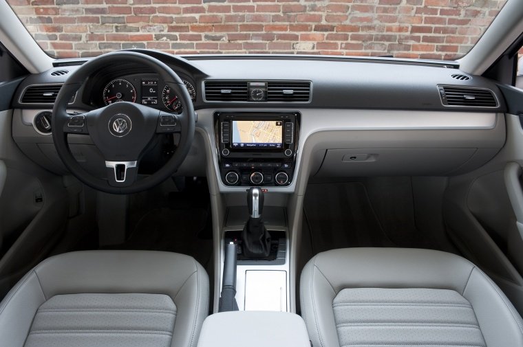 2013 Volkswagen Passat Sedan Cockpit Picture