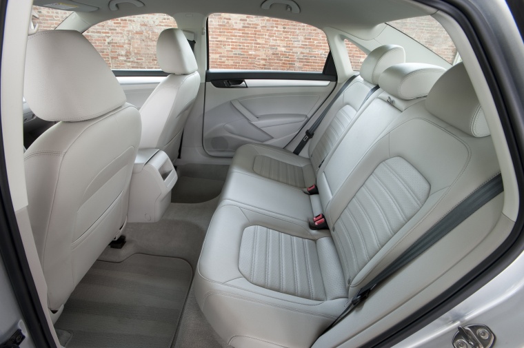 2013 Volkswagen Passat Sedan Rear Seats Picture