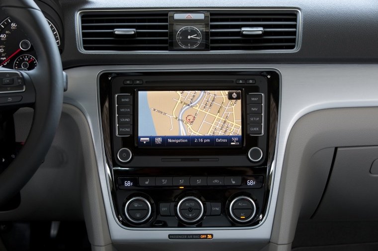 2013 Volkswagen Passat Sedan Center Stack Picture