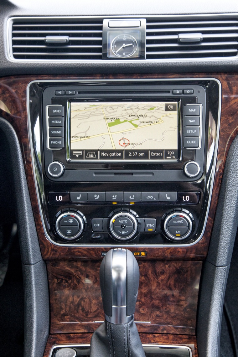 2013 Volkswagen Passat Sedan TDI Center Stack Picture