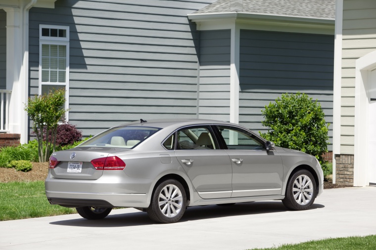 2013 Volkswagen Passat Sedan 2.5 SEL Picture