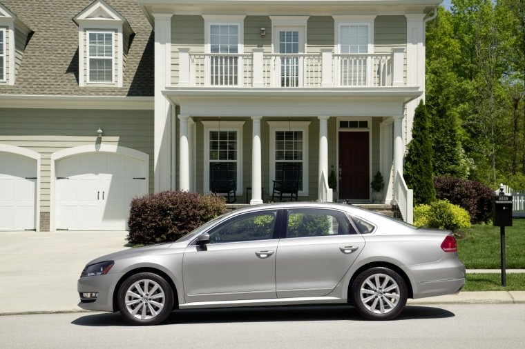 2013 Volkswagen Passat Sedan 2.5 SEL Picture