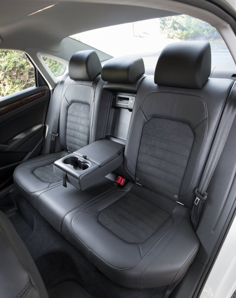 2014 Volkswagen Passat Sedan TDI Rear Seats Picture