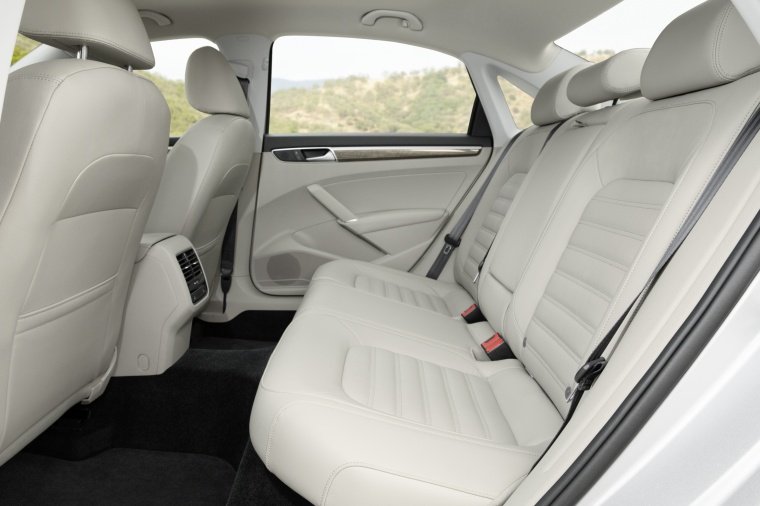 2016 Volkswagen Passat 1.8T Sedan Rear Seats Picture