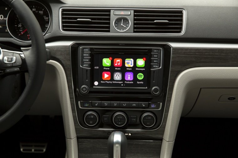 2016 Volkswagen Passat 1.8T Sedan Center Stack Picture