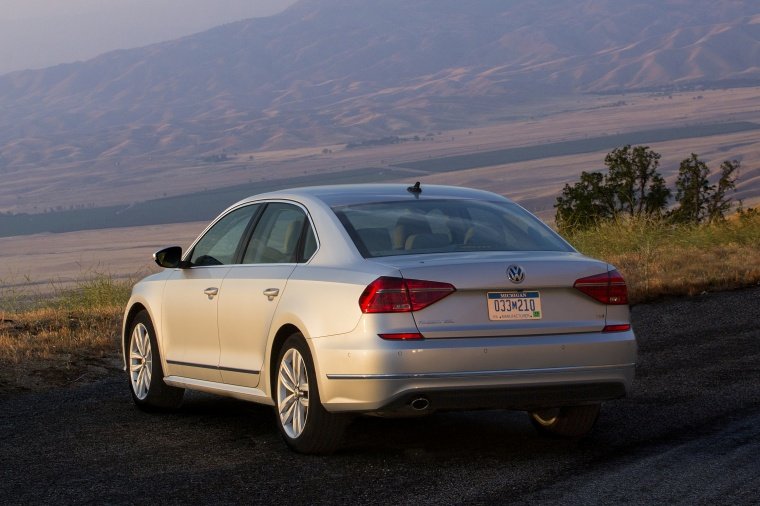 2016 Volkswagen Passat 1.8T Sedan Picture