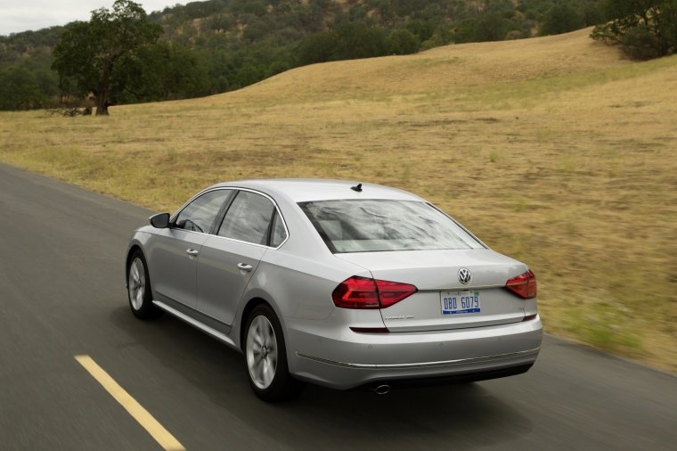 2016 Volkswagen Passat 1.8T Sedan Picture