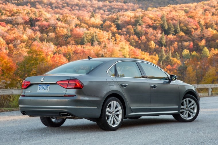 2016 Volkswagen Passat V6 Sedan Picture
