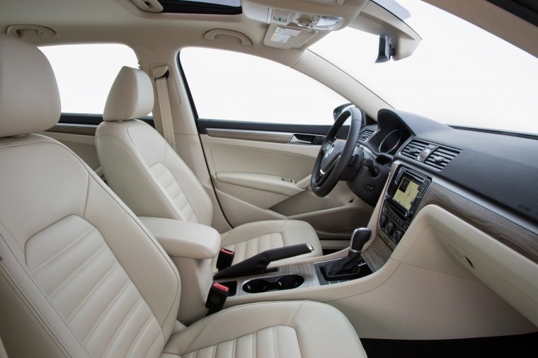 2016 Volkswagen Passat V6 Sedan Front Seats Picture