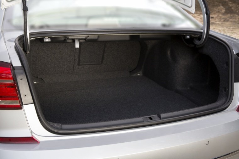 2017 Volkswagen Passat 1.8T Sedan Trunk Picture