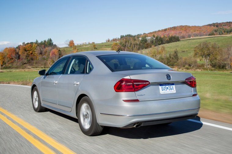 2017 Volkswagen Passat 1.8T Sedan Picture