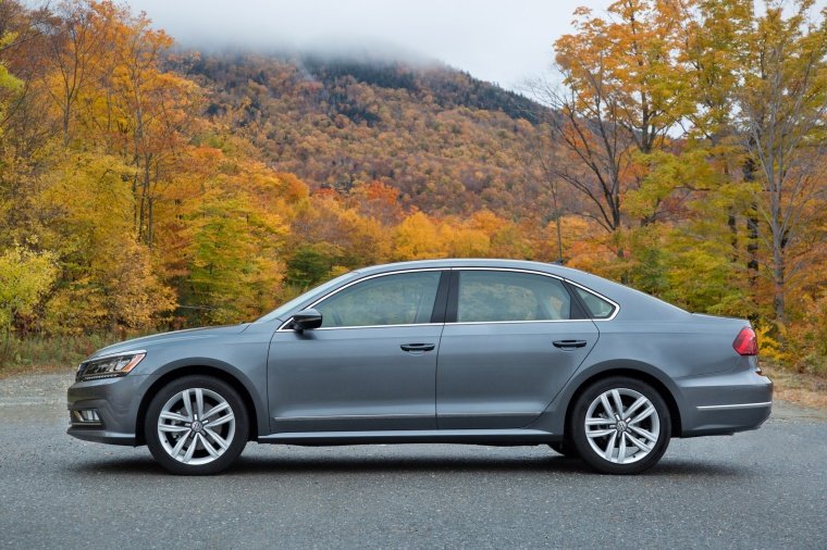 2017 Volkswagen Passat V6 Sedan Picture