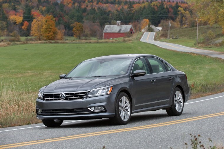 2017 Volkswagen Passat V6 Sedan Picture