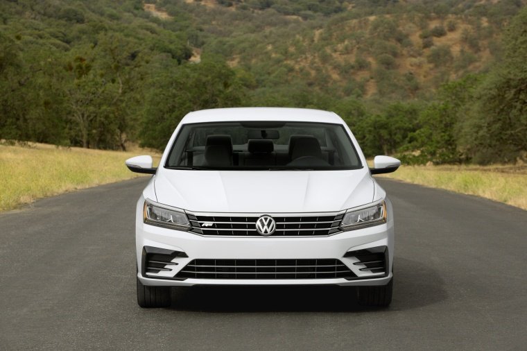 2017 Volkswagen Passat 1.8T Sedan Picture