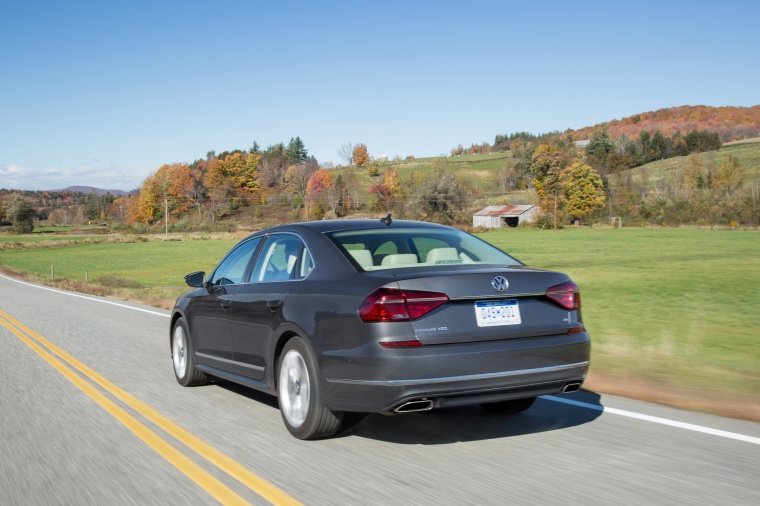 2017 Volkswagen Passat V6 Sedan Picture