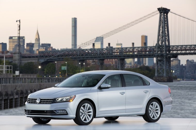 2017 Volkswagen Passat V6 Sedan Picture