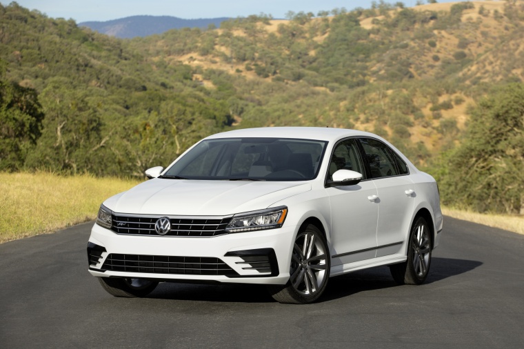 2017 Volkswagen Passat 1.8T Sedan Picture