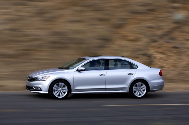 2018 Volkswagen Passat Sedan Picture