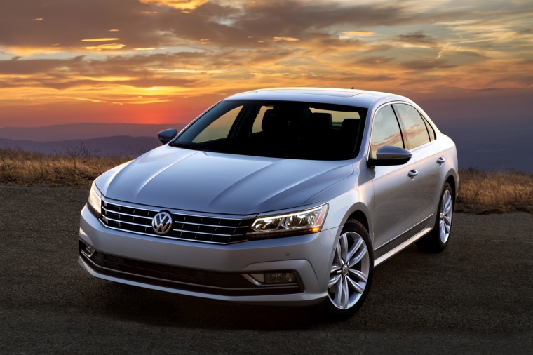 2018 Volkswagen Passat Sedan Picture