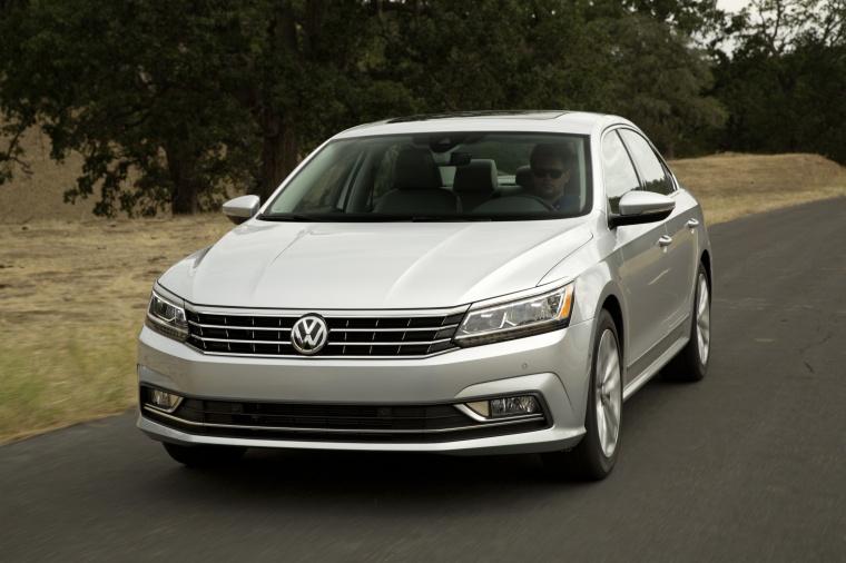 2018 Volkswagen Passat Sedan Picture