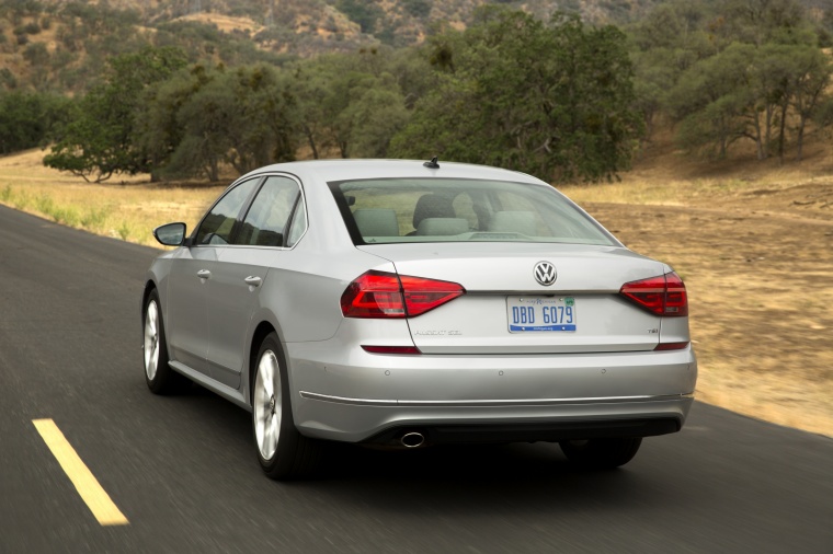 2018 Volkswagen Passat Sedan Picture