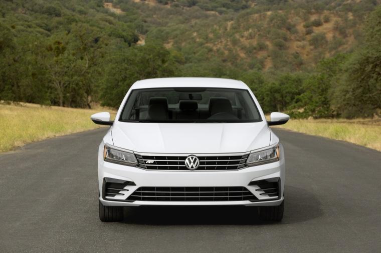 2018 Volkswagen Passat Sedan Picture