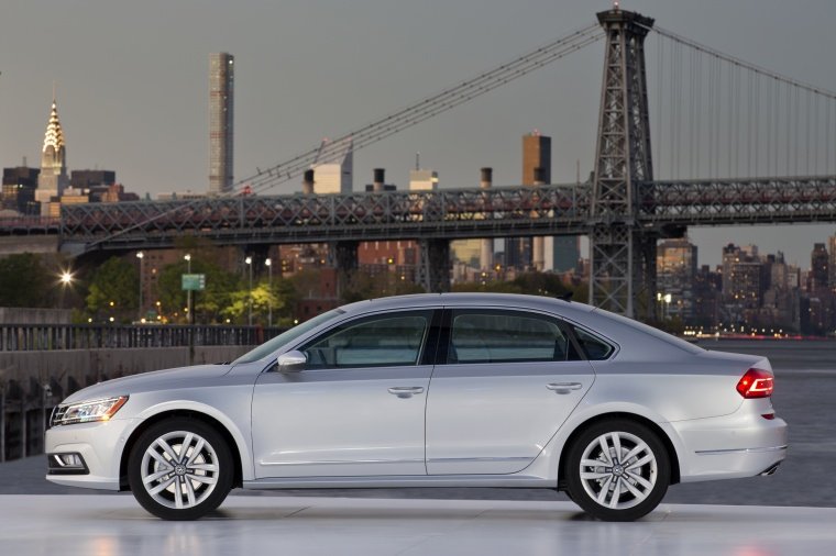 2018 Volkswagen Passat V6 Sedan Picture