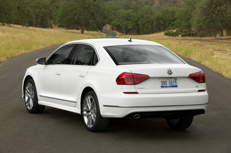 2018 Volkswagen Passat Sedan Picture