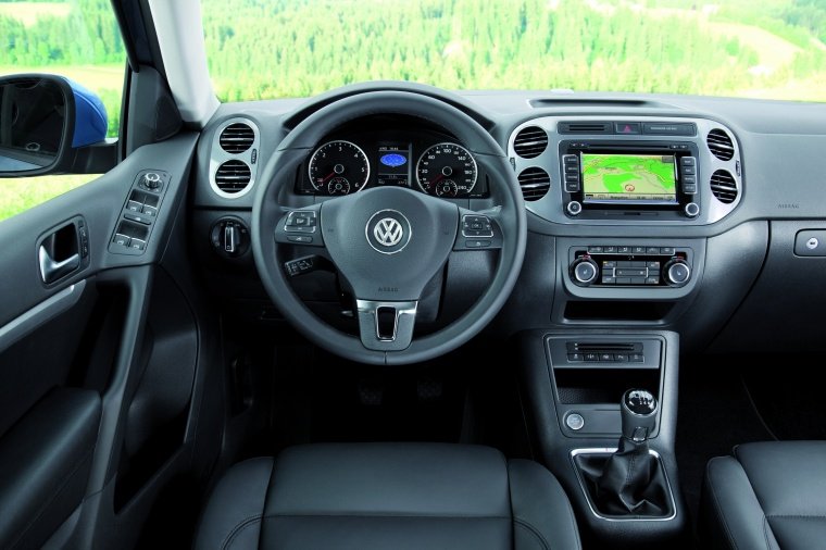 2012 Volkswagen Tiguan Cockpit Picture