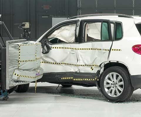 2014 Volkswagen Tiguan IIHS Side Impact Crash Test Picture