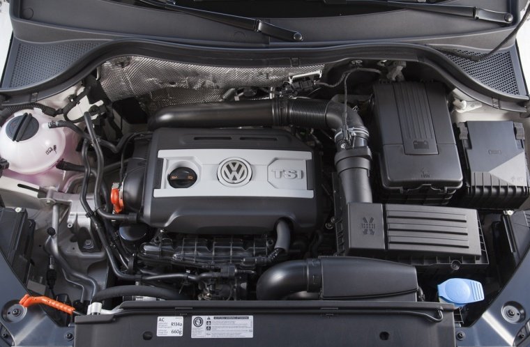 2015 Volkswagen Tiguan 2.0-liter Turbocharged 4-cylinder Engine Picture