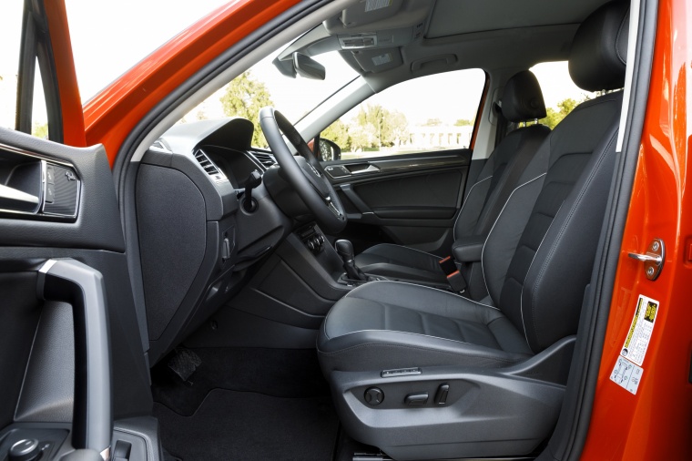 2018 Volkswagen Tiguan SEL Front Seats Picture