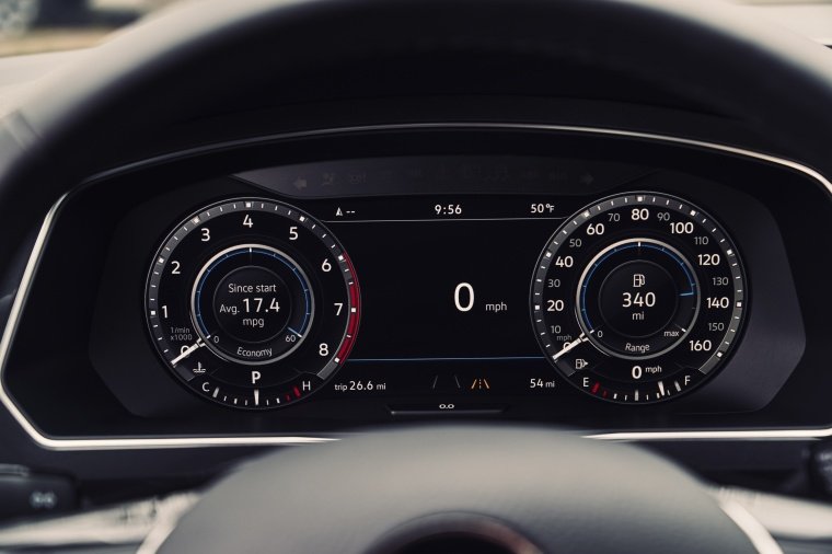 2018 Volkswagen Tiguan SEL Gauges Picture