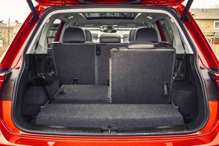 2018 Volkswagen Tiguan SEL Trunk Picture