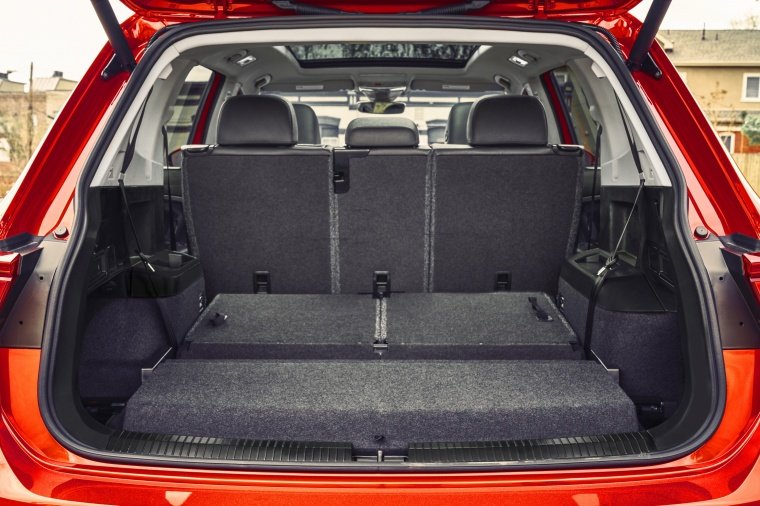 2018 Volkswagen Tiguan SEL Trunk Picture