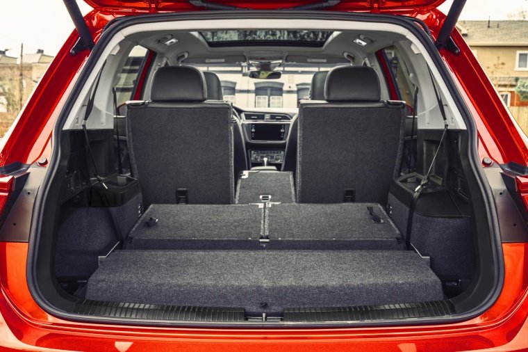 2018 Volkswagen Tiguan SEL Trunk Picture