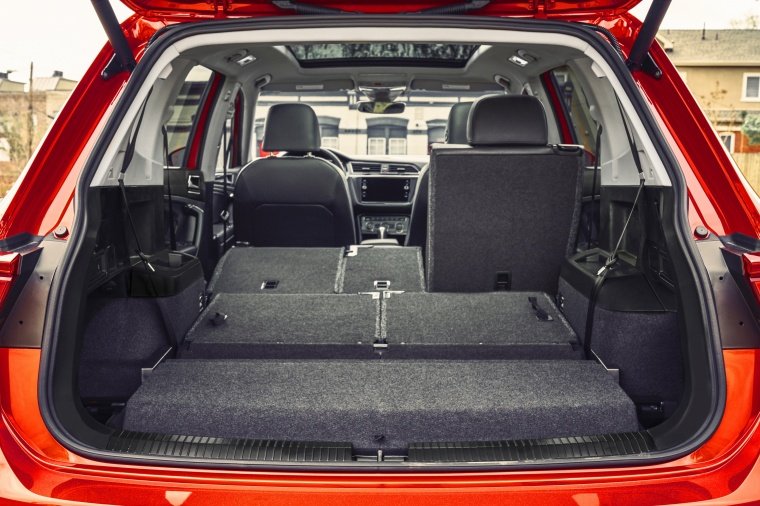 2018 Volkswagen Tiguan SEL Trunk Picture