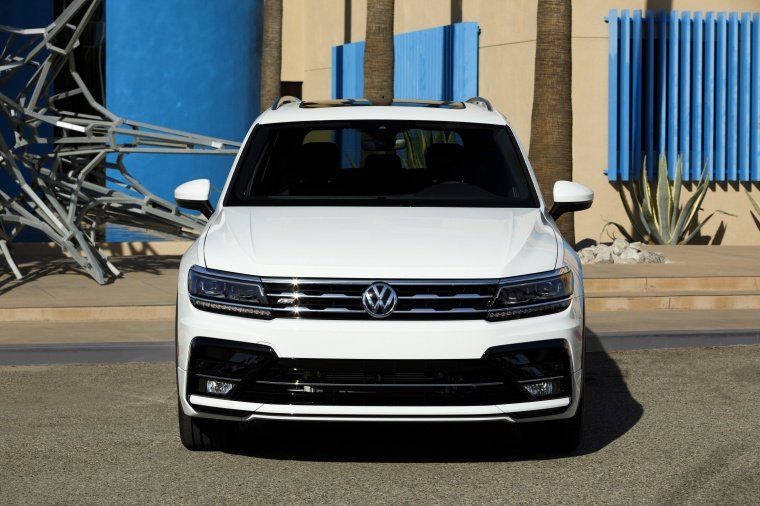 2018 Volkswagen Tiguan R-Line Picture
