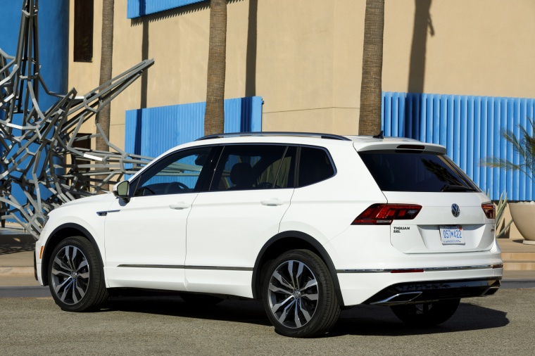 2018 Volkswagen Tiguan R-Line Picture