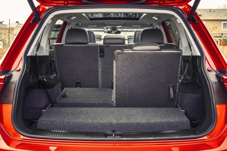 2019 Volkswagen Tiguan SEL Trunk Picture